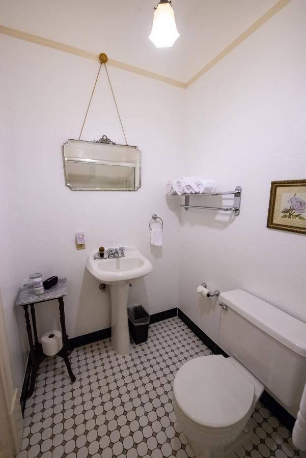 The Continental Inn Tomales Экстерьер фото
